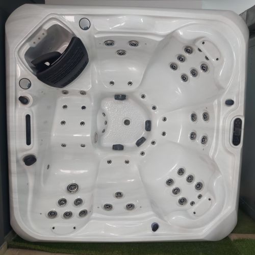 Platinum Spas 6 Person Spa - Pre-loved